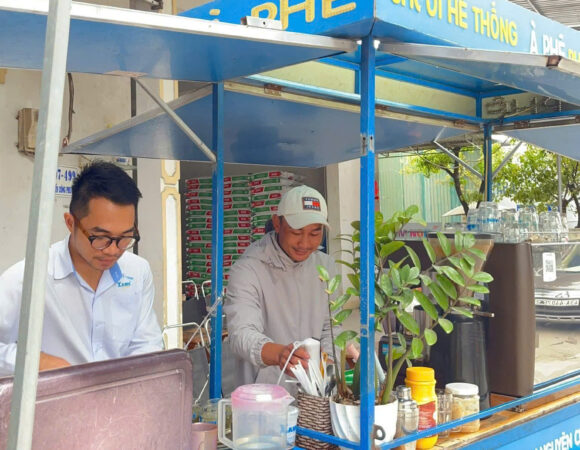 Anh Hồ Văn Thái – Hành Trình Kinh Doanh Xe Cà Phê Thành Công Từ Thợ Xây Đến Chủ Quán Cà Phê Tại Nghĩa Hành
