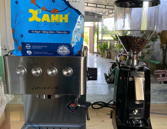Chiếc máy pha cà phê mini Corrima 3005E lý tưởng cho người mới bắt đầu