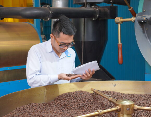 Gặp gỡ anh Lê Văn Thương – CEO Xanh Cà Phê: Hành Trình Kiến Tạo Thương Hiệu Cà Phê Nguyên Chất