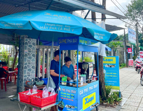 Vốn kinh doanh cà phê mang đi bao nhiêu? Giải pháp trọn gói từ Xanh Cà Phê